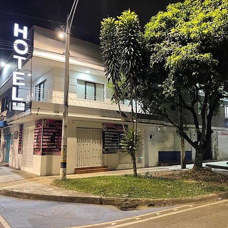 Hotel De Leon Estadio Medellín Dış mekan fotoğraf
