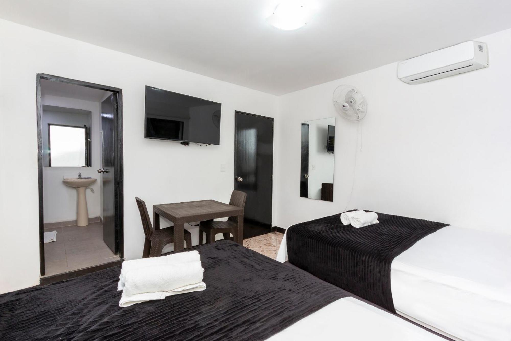 Hotel De Leon Estadio Medellín Dış mekan fotoğraf