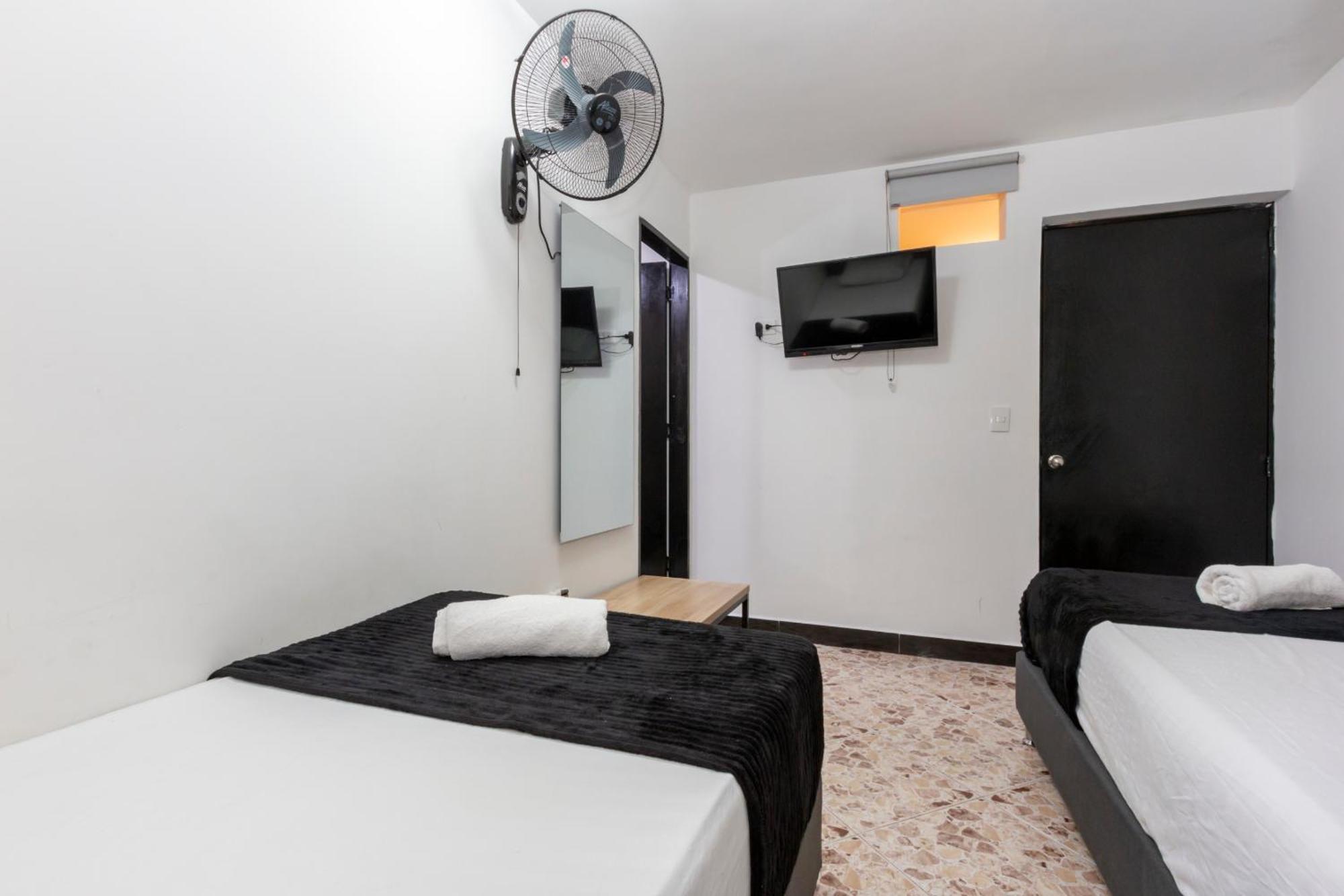 Hotel De Leon Estadio Medellín Dış mekan fotoğraf