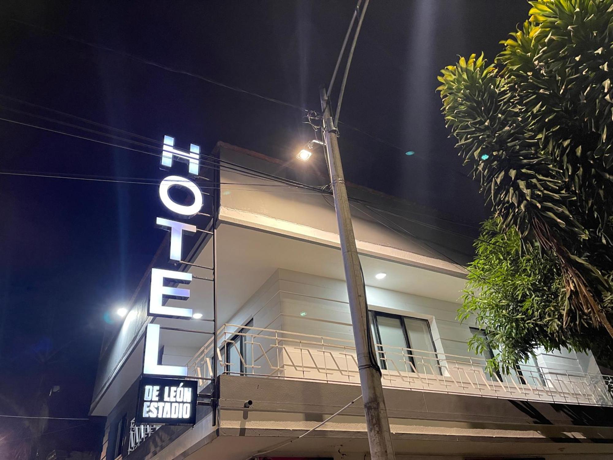 Hotel De Leon Estadio Medellín Dış mekan fotoğraf